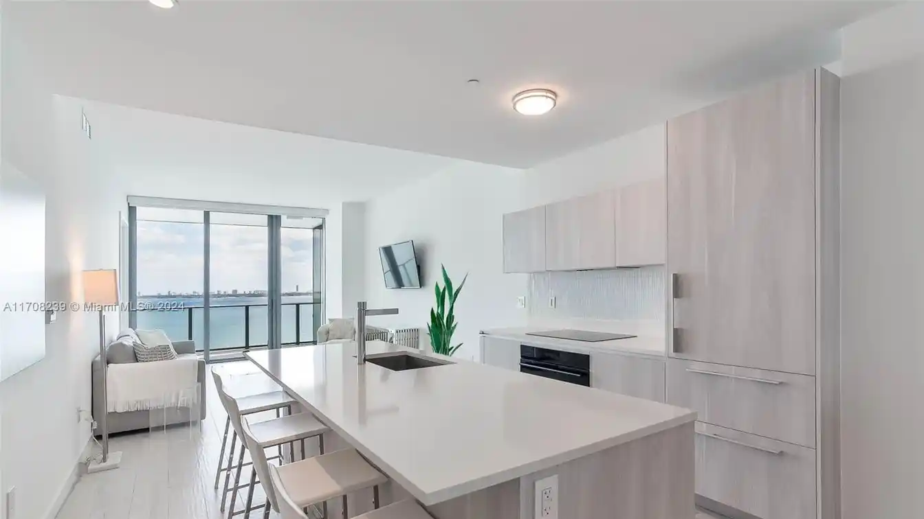 Immaculate Water-view Residence at Gran Paraiso Miami