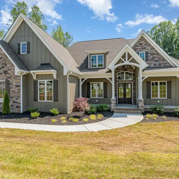 NEW HOME BLENDING LUXURY AND COMFORT