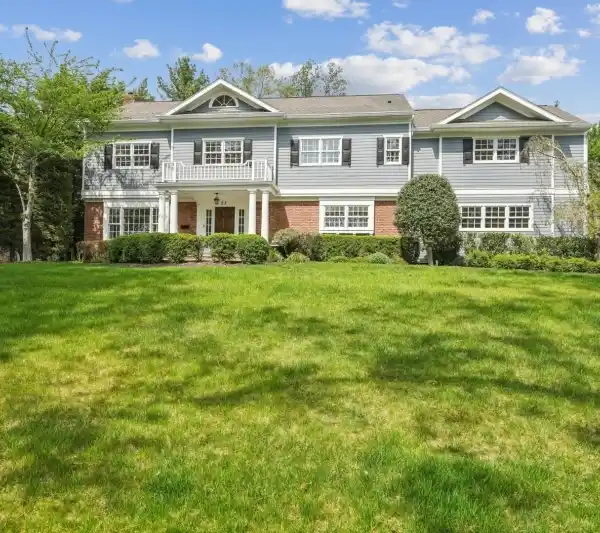 GRAND HOME RENOVATED TO PERFECTION