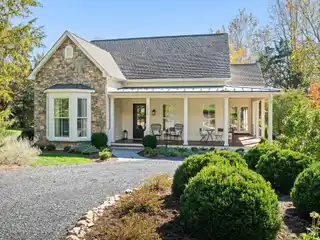 Renovated Farmhouse with Panoramic Mountain Views