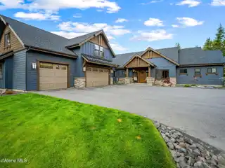 Modern Living Meets Northwest Mountain Charm