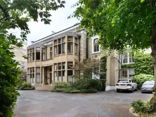 Exceptional Five Bedroom Apartment