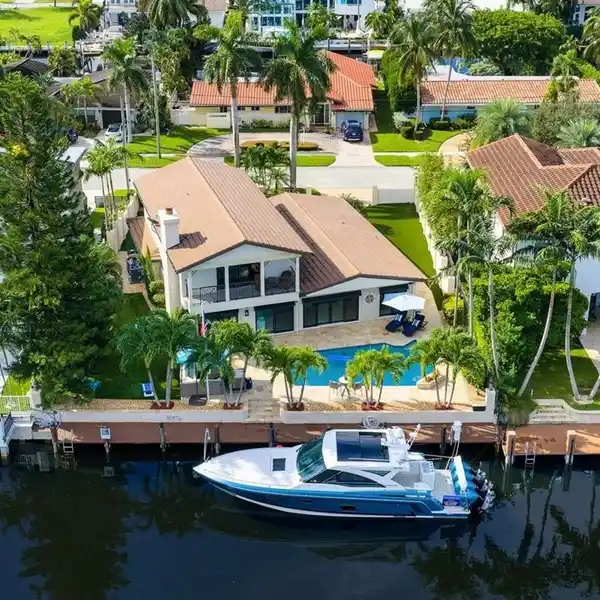 ISLAND-INSPIRED DEEPWATER ESTATE