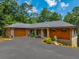Modern Treehouse Living with Total Privacy
