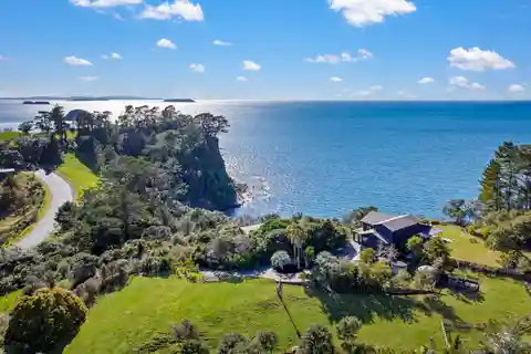 Waterfront Lifestyle on Hibiscus Coast Highway