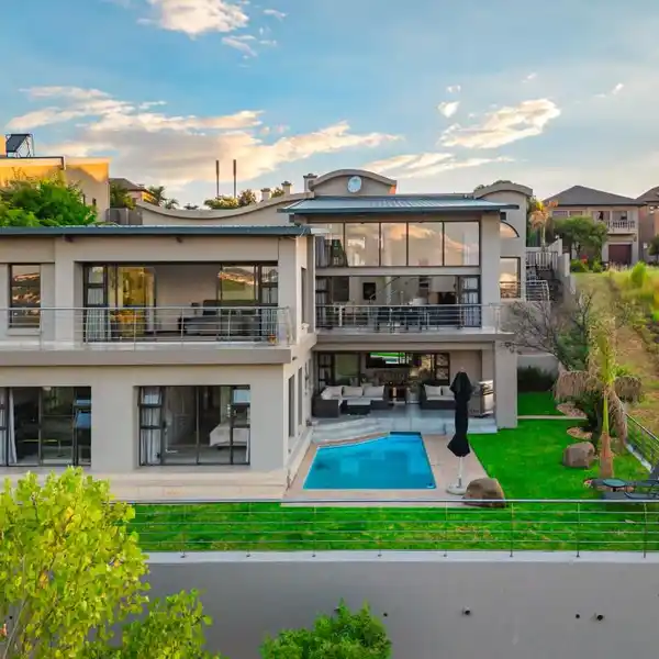 MAGNIFICENT HOME ON THE GOLF COURSE