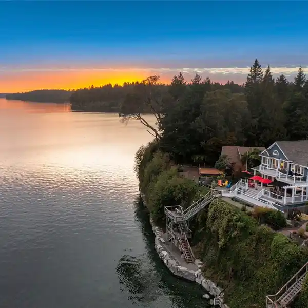 WATERFRONT SANCTUARY WITH PANORAMIC VIEWS