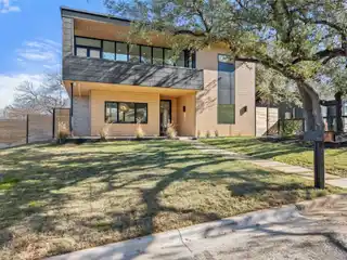 Modern Masterpiece in the Heart of Barton Hills