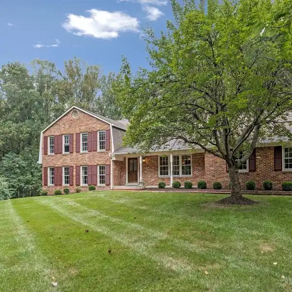 BEAUTIFUL SETTING IN RIDGES OF GLENDILOUGH