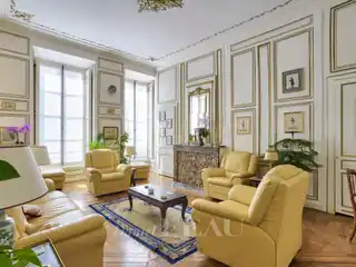 Elegant Apartment in a Fine 18th Century Building