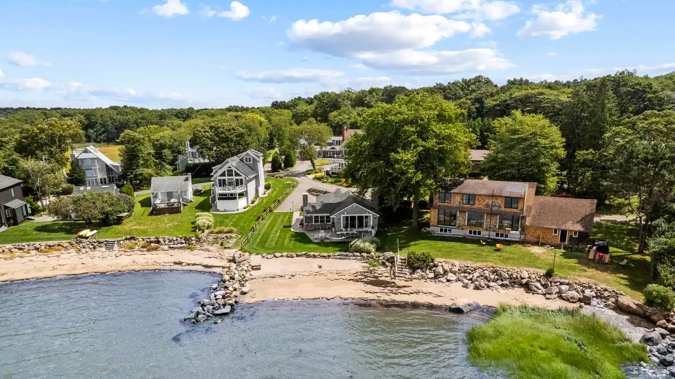 Coastal Gem on Joshua's Cove