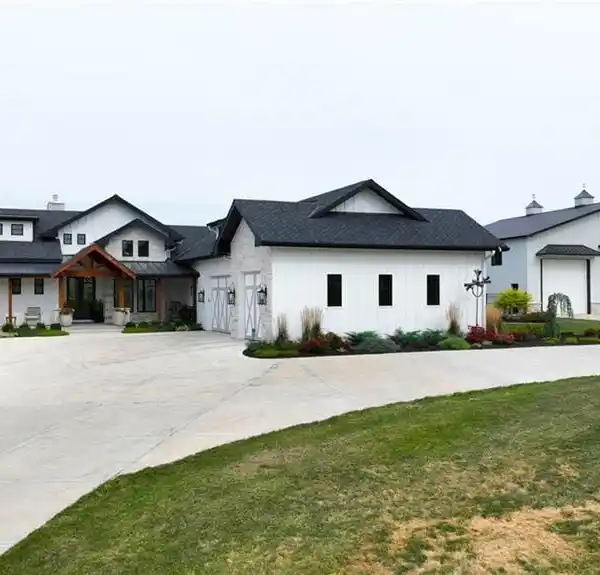 CUSTOM LIGHT-FILLED RETREAT