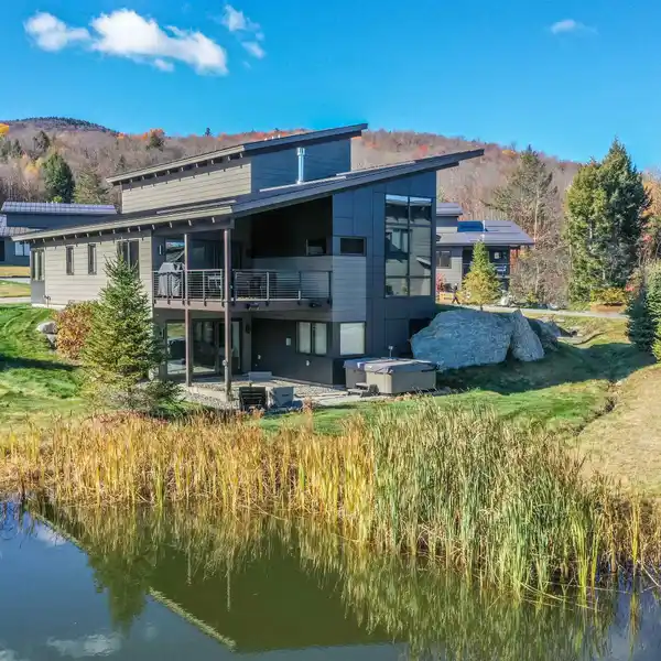 METICULOUSLY CRAFTED WILDEWOOD RESIDENCE IN STOWE
