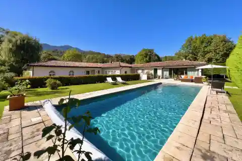 Private and Sunny Property