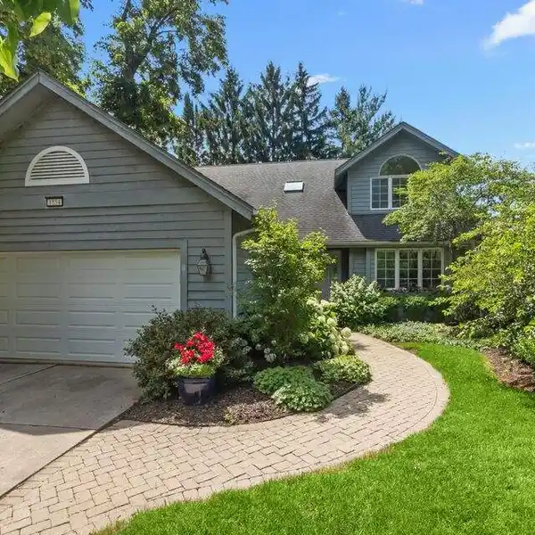 CHIC LAKE GENEVA HOME NEAR DOWNTOWN