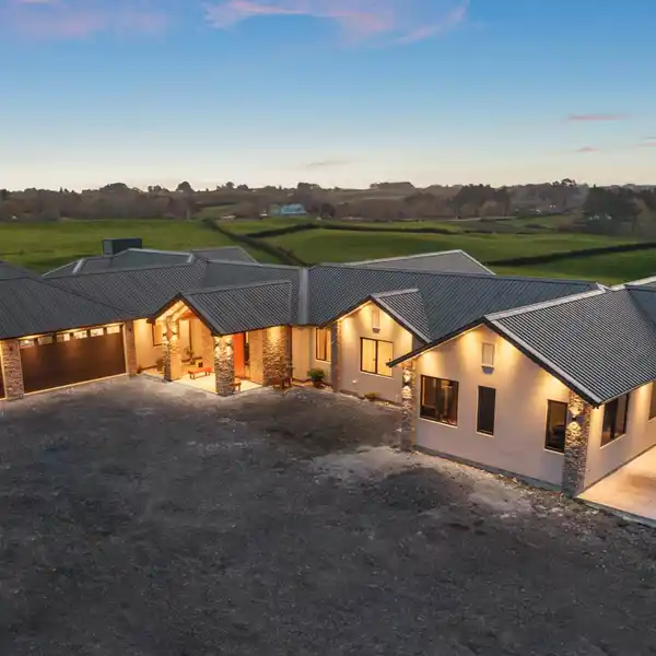 NEARLY NEW ELEVATED ELEGANCE PLUS SEPARATE DWELLING