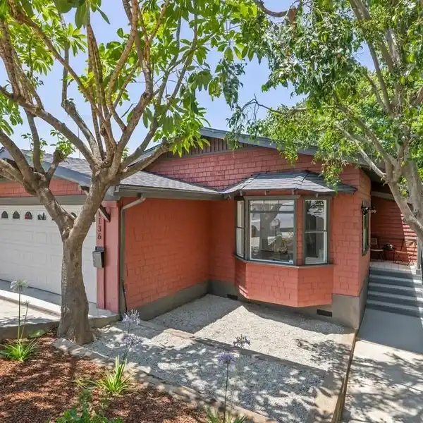 CHARMING CRAFTSMAN IN ANGELINO HEIGHTS