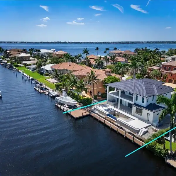 LUXURY LIVING IN TOWN AND RIVER