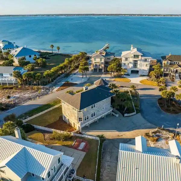 CLASSIC COASTAL HOME IN CHARMING SEASHORE VILLAGE