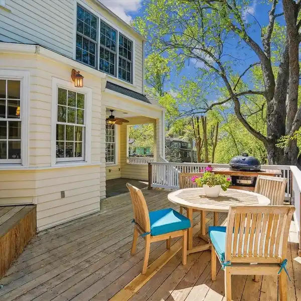 CHARMING HOME IDEAL FOR FAMILY AND ENTERTAINING