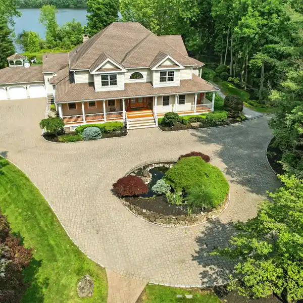 CAROUSEL ESTATE