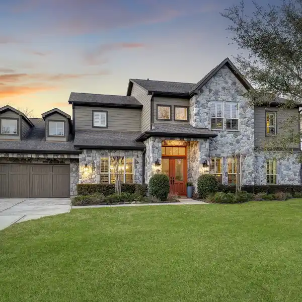 EXQUISITE HOME IN SOUGHT-AFTER SPRING BRANCH OAKS