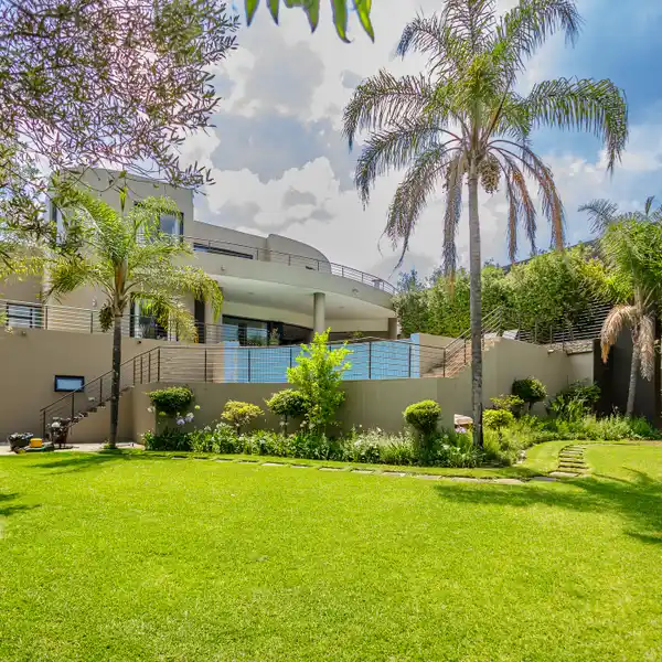 MODERN MASTERPIECE IN DAINFERN VALLEY