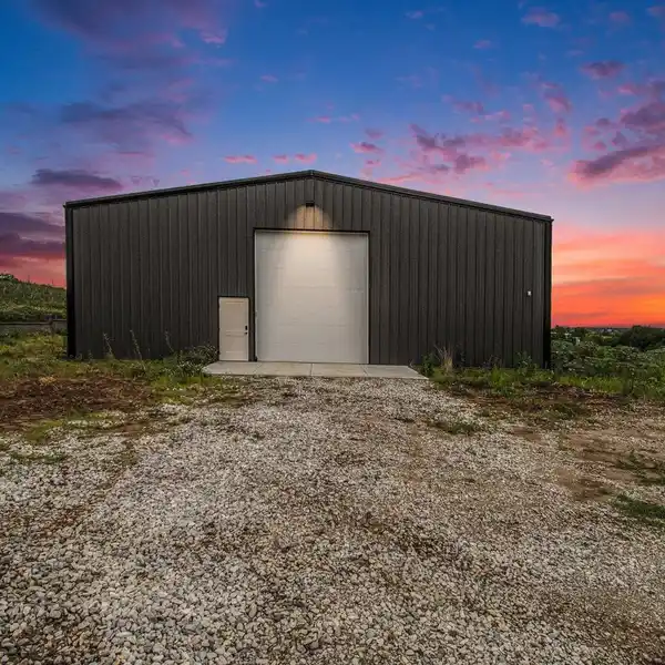 COMPLETE A DREAM HOME ON A LARGE FOUNDATION