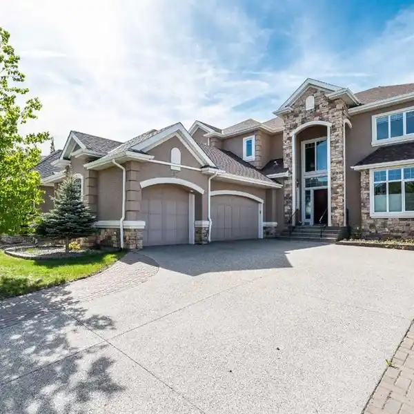 REMARKABLE EXECUTIVE ESTATE HOME