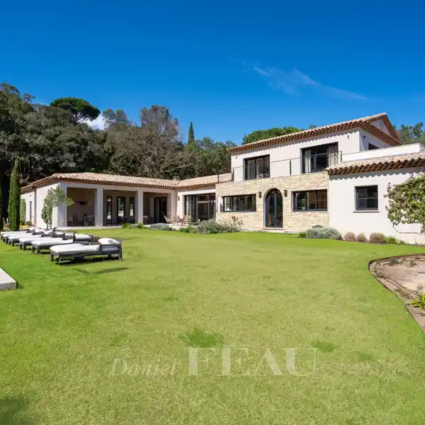 EXCEPTIONAL RESIDENCE IN THE DESIRED GIGARO NEIGHBOURHOOD