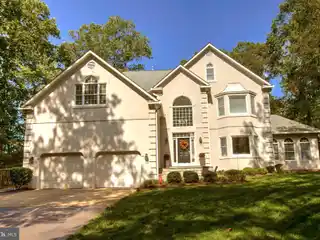 An Exquisite Blend of Luxury and Comfort