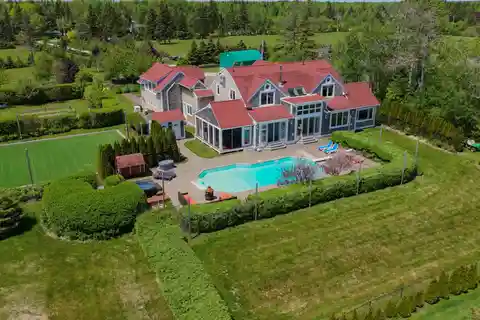 Waterfront Estate - Luxury Living Redefined