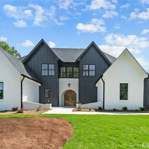 STUNNING NEW CONSTRUCTION HOME