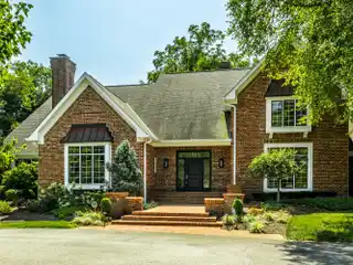 Distinguished Residence in Peaceful Laurelwood