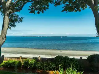 Charming Fully Renovated Duplex in the Esplanade