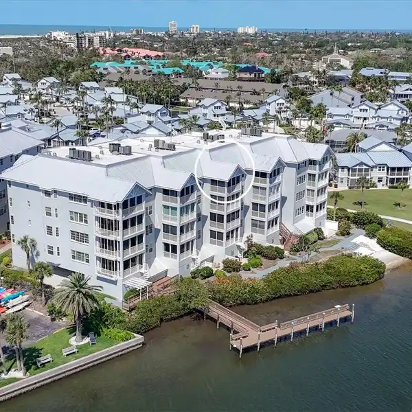 BEAUTIFULLY REMODELED TURNKEY PENTHOUSE