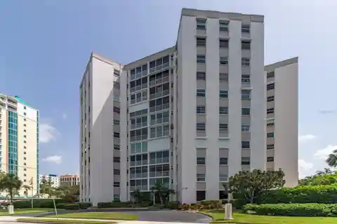 Bright and Spacious Two Bedroom Residence at Regency House