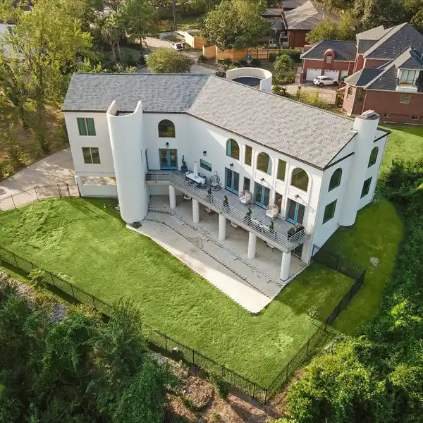 STUNNING ARCHITECTURAL GEM ON A SERENE CUL-DE-SAC