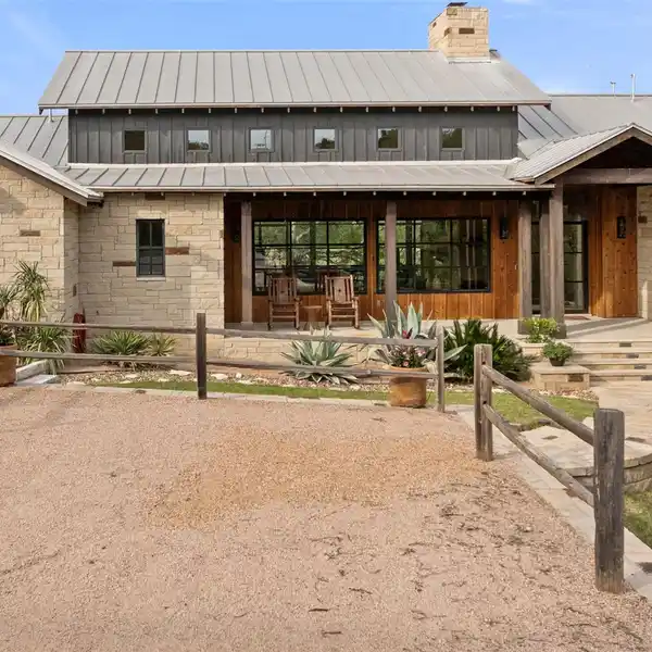RUSTIC HILL COUNTRY CHARM WITH QUIET LUXURY