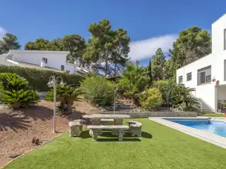 Elevated Residence in Santa Apolonia