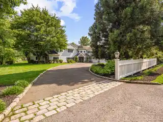 Beautifully Renovated Private Oasis