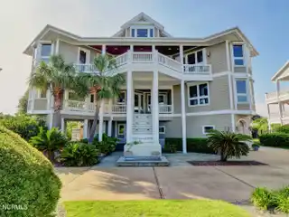 Beautifully Maintained Property with Amazing Ocean Views