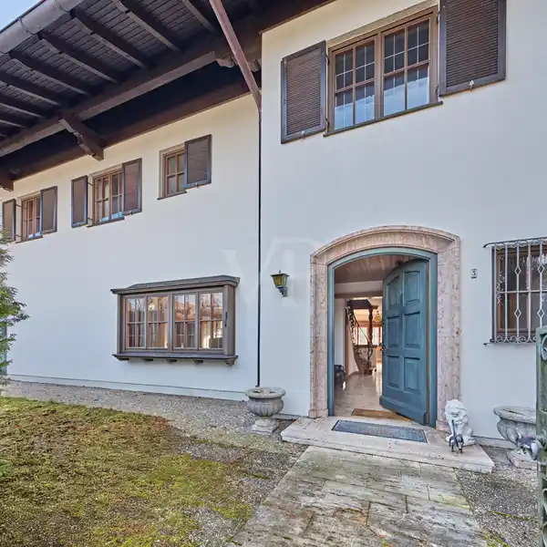 SPACIOUS COUNTRY VILLA