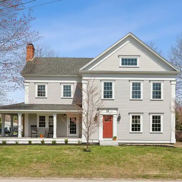 INCREDIBLE CHARACTER-RICH MODERN FARMHOUSE