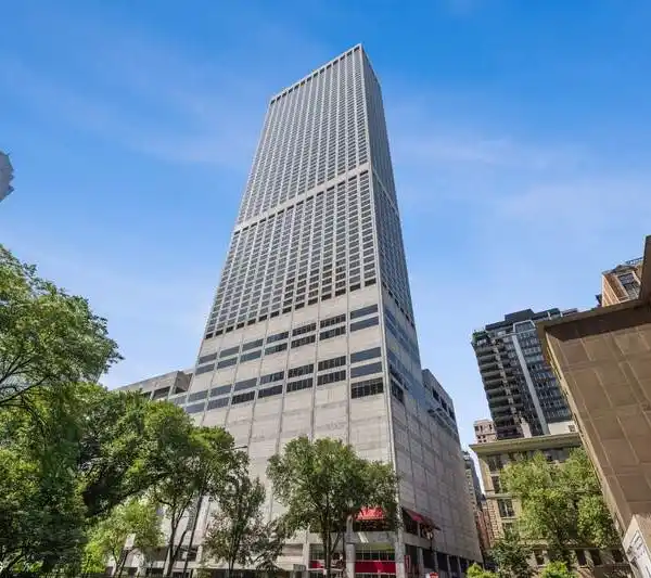 PANORAMIC LAKE AND CITY VIEWS ON MICHIGAN AVENUE