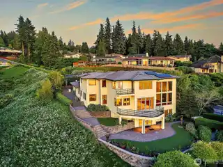 Truly Special Northwest Retreat