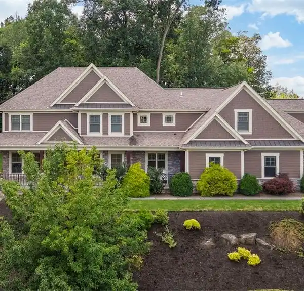 CUSTOM STUNNER IN DESIRABLE LAKE MACLEOD