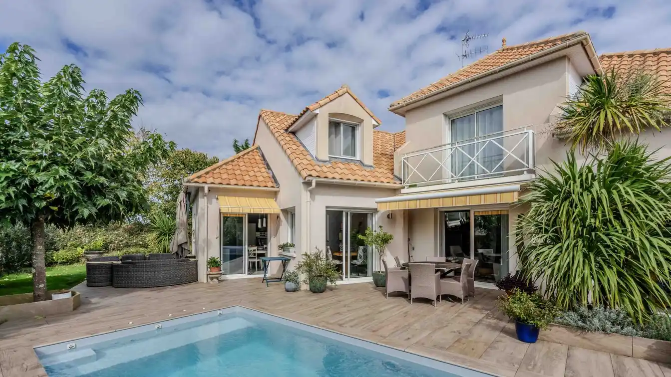 Completely and Carefully Renovated Villa