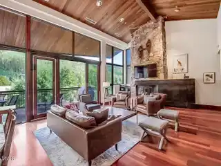 Top-Floor Luxury Condo with Vail Mountain Views