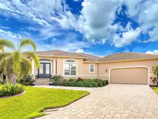 Enchanting Luxury Home in Burnt Store Isles